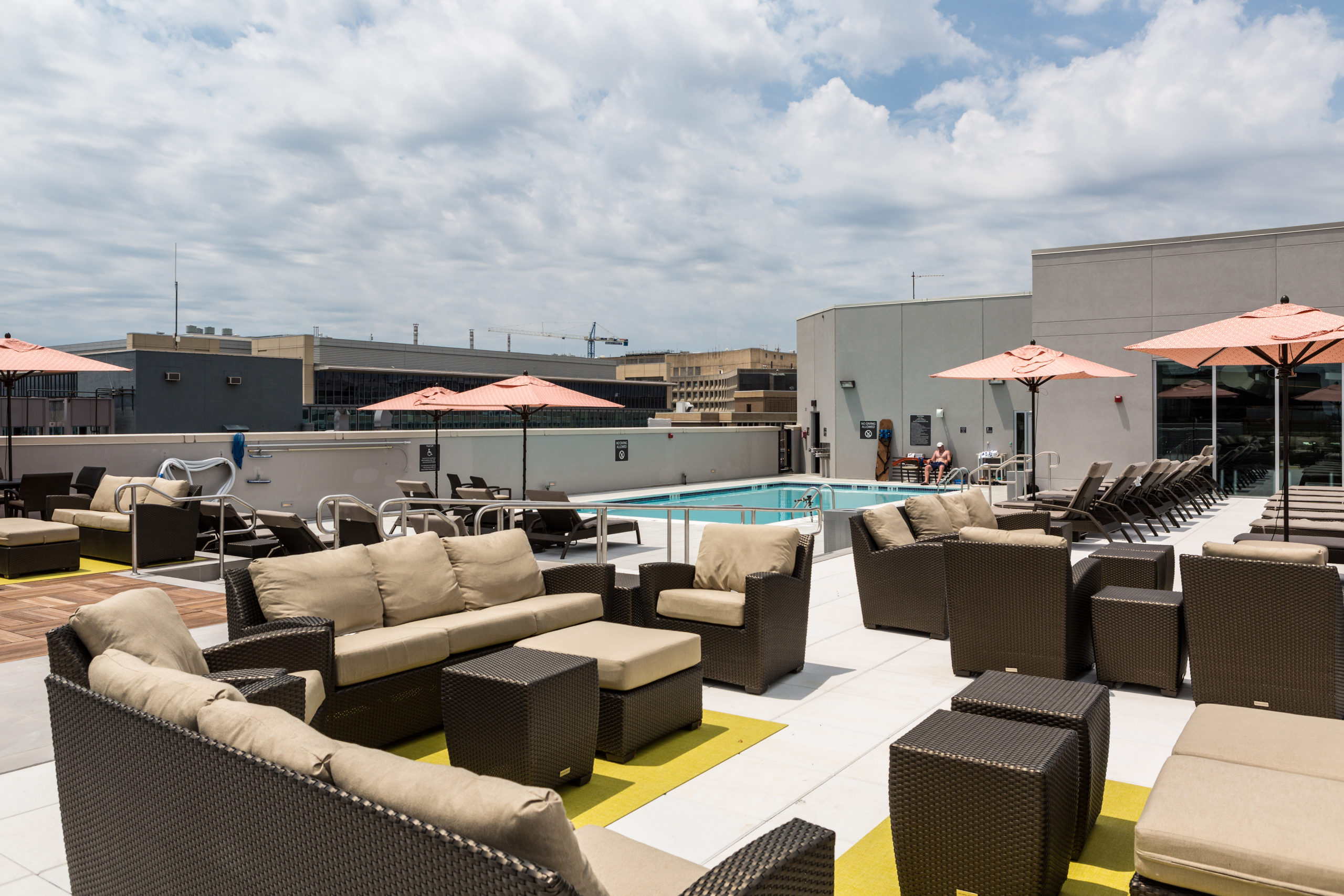 Holiday Inn Capitol - Rooftop Pool