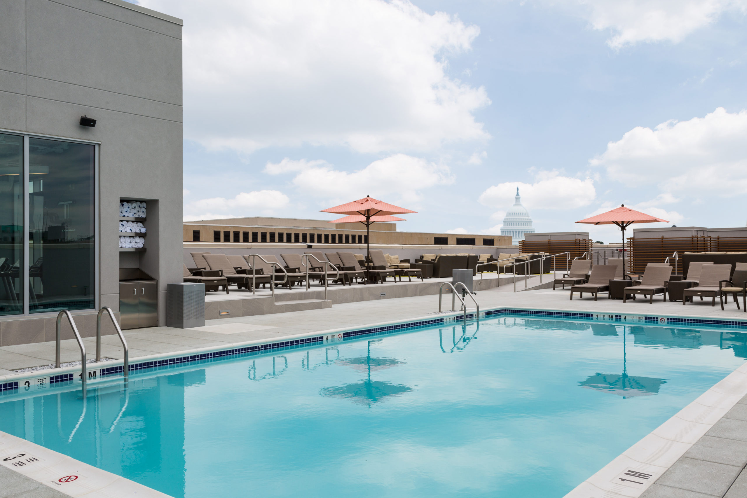 Holiday Inn Capitol - Rooftop Pool
