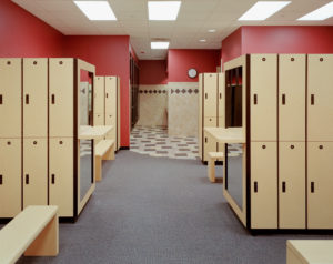 Gold's Gym - Locker Room